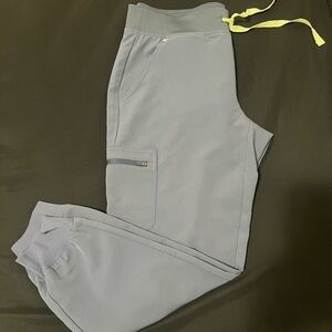 FIGS Technical Collection Zamora Scrub Pants Medium
Petite Space Navy